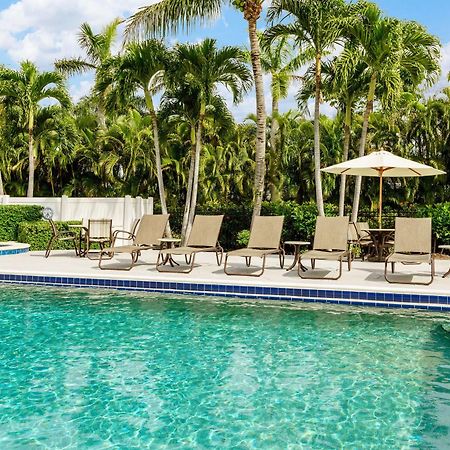 Olde Marco Island Inn And Suites Exterior photo