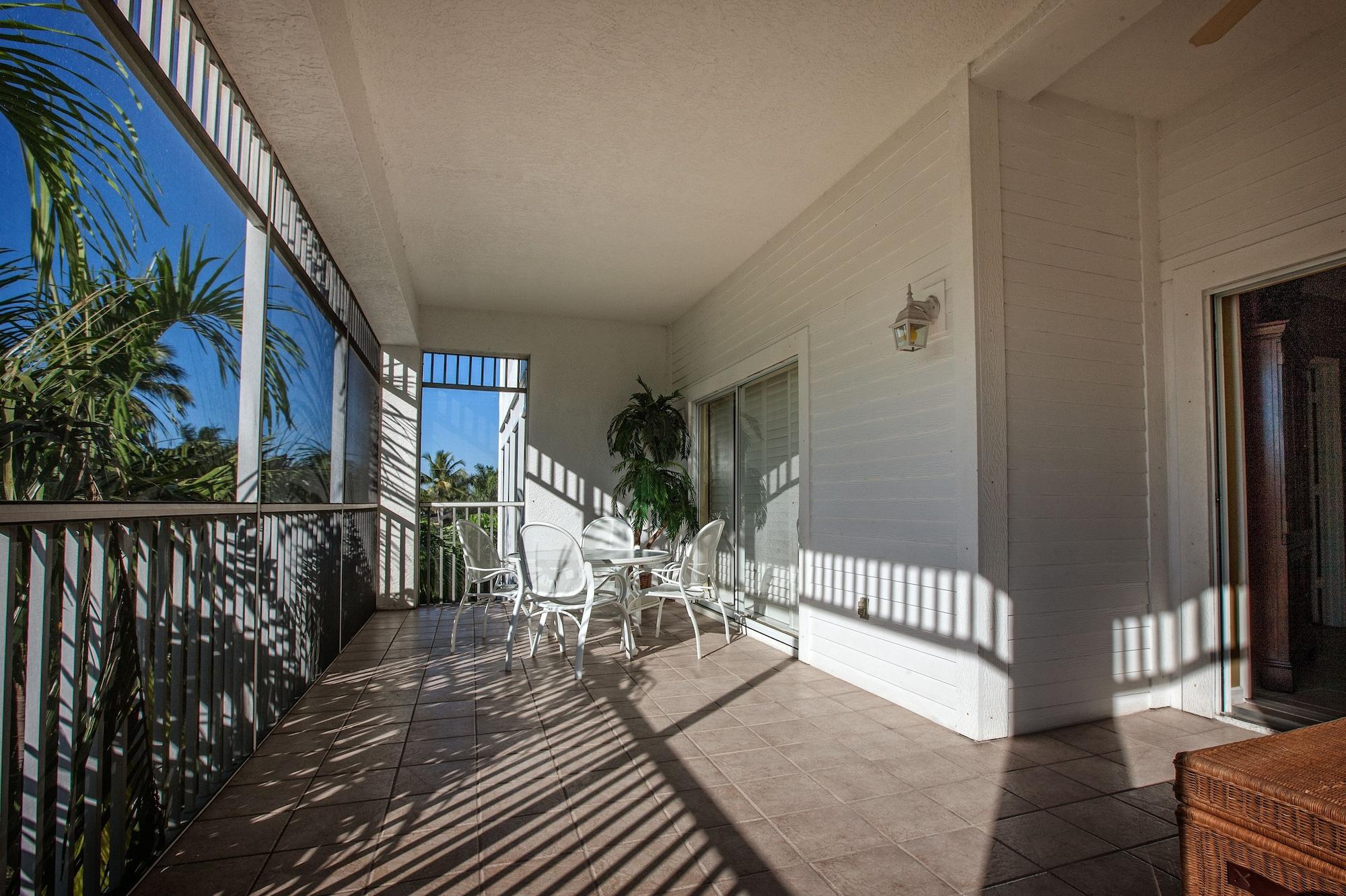 Olde Marco Island Inn And Suites Exterior photo