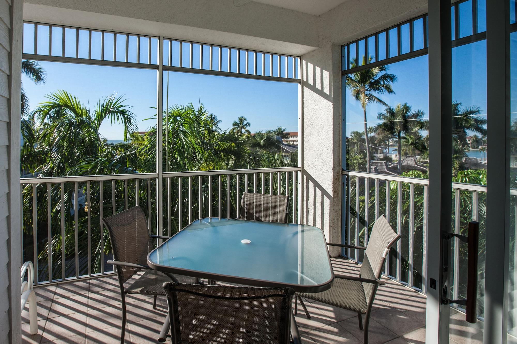 Olde Marco Island Inn And Suites Exterior photo