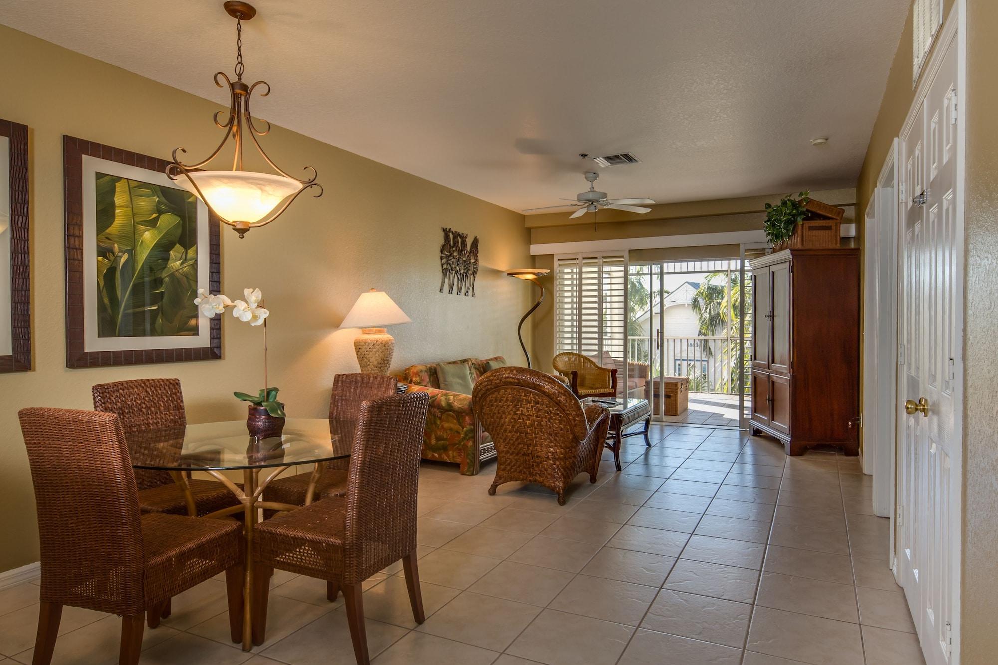 Olde Marco Island Inn And Suites Exterior photo