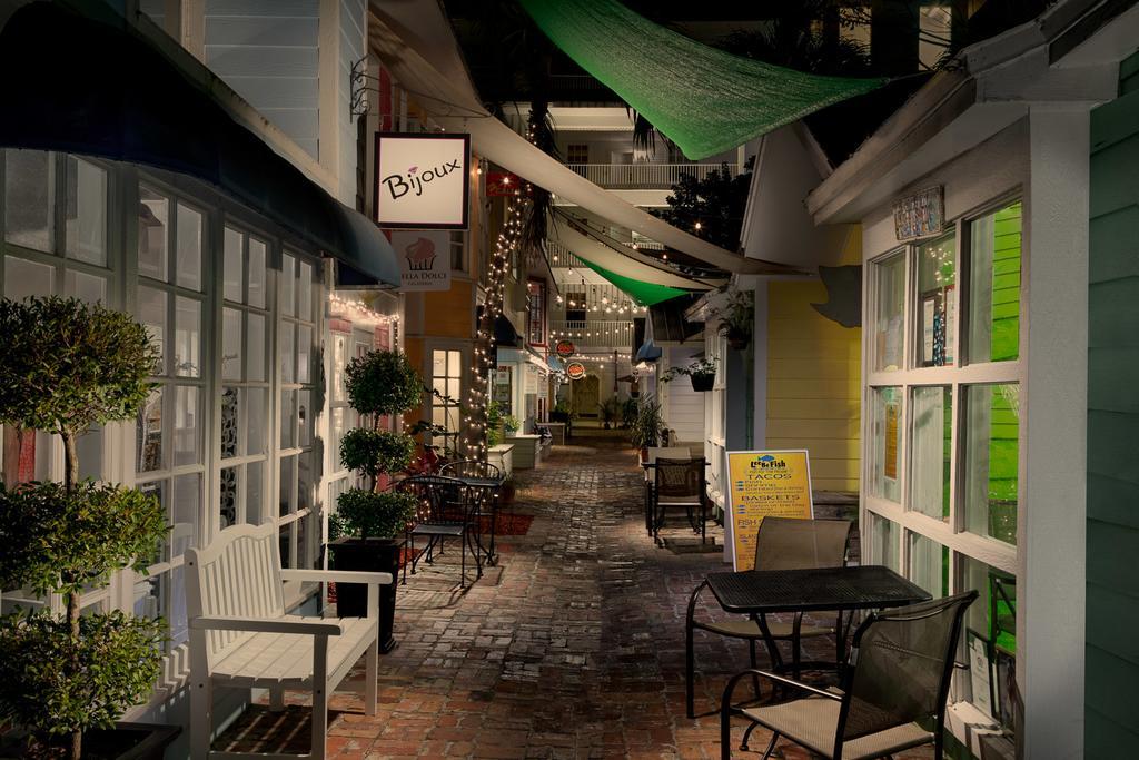 Olde Marco Island Inn And Suites Exterior photo
