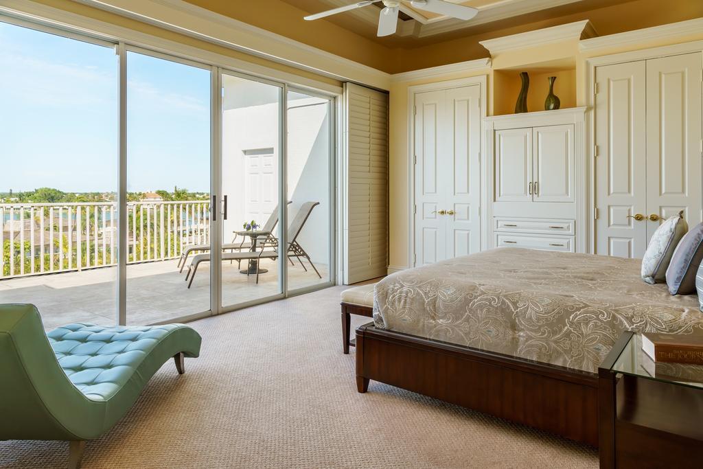 Olde Marco Island Inn And Suites Exterior photo
