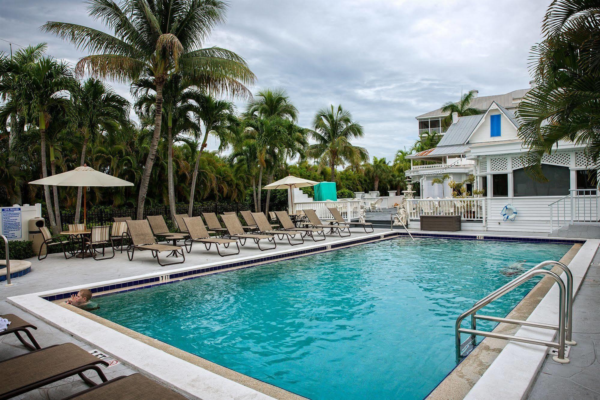 Olde Marco Island Inn And Suites Exterior photo