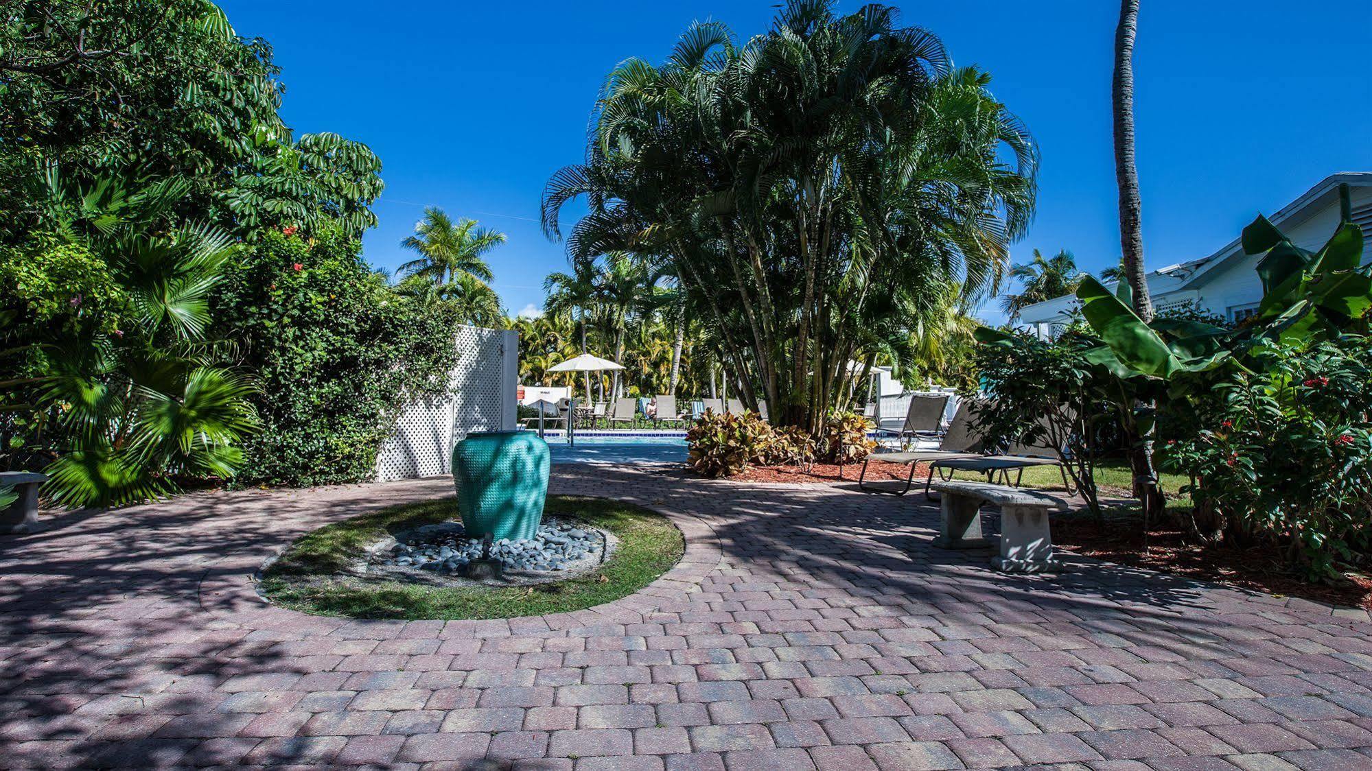 Olde Marco Island Inn And Suites Exterior photo